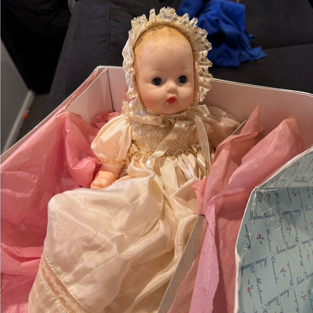 New 1999 Madame Alexander doll never used great condition. Collector doll